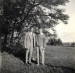 Die Zwillingsbrüder Kurt (links) und Noldi Mettler, um 1925. Foto: Familienarchiv Mettler