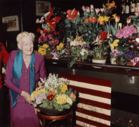 Mary Lang in ihrer Bar