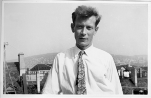 Weinberger auf der Terrasse seines Hauses an der Elisabethenstrasse, Zürich, Fotograf unbekannt 