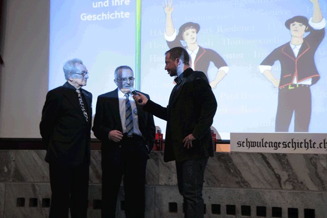 Moderator Patrick Rohr interviewt Röbi Rapp und Ernst Ostertag